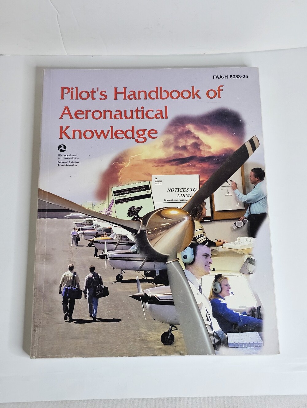Pilot's Handbook of Aeronautical Knowledge FAA-H-8083-25 Flight Training Manual